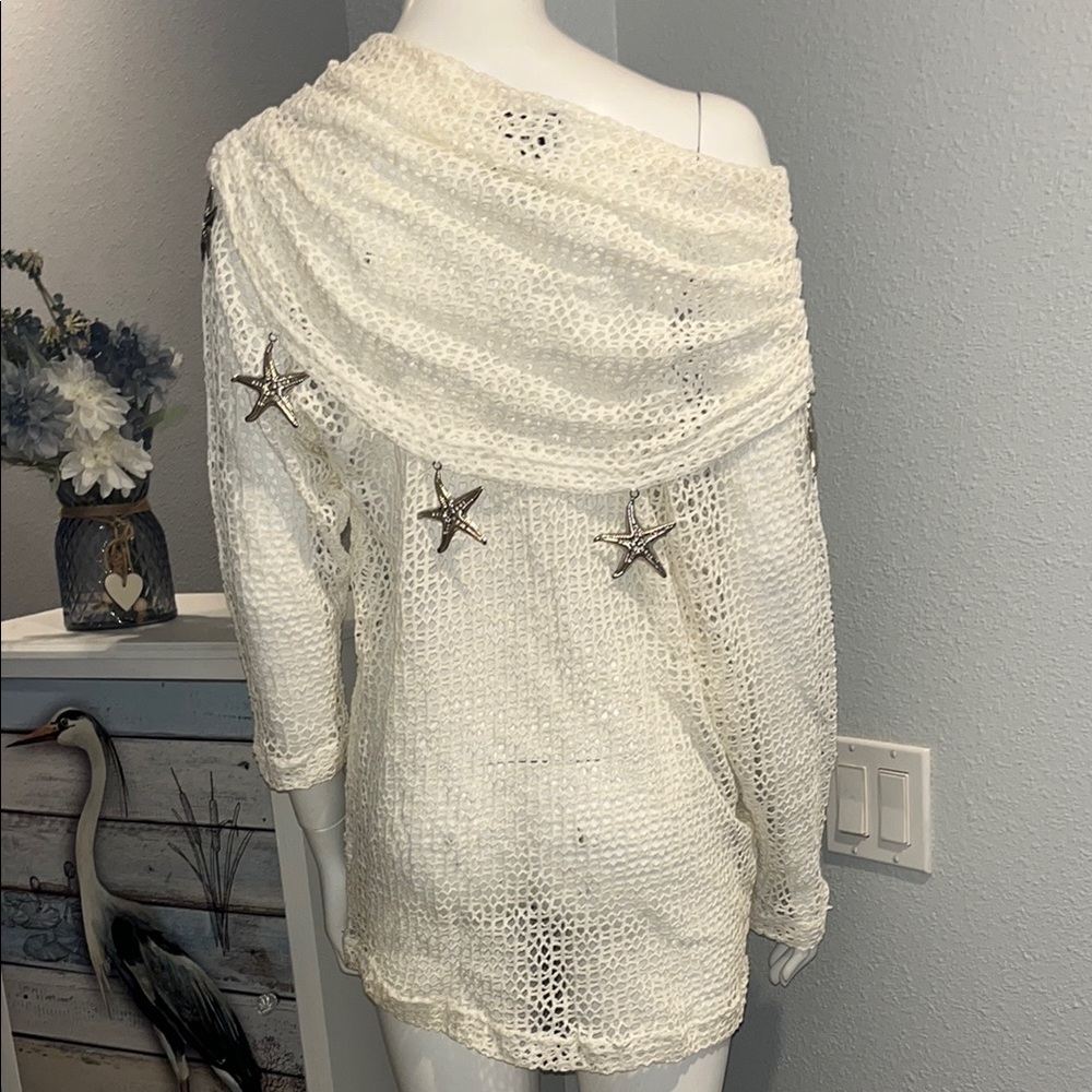 Chic Off-Shoulder Cream Sweater with Star Accents VINTAGE! Size large - Picture 5 of 13